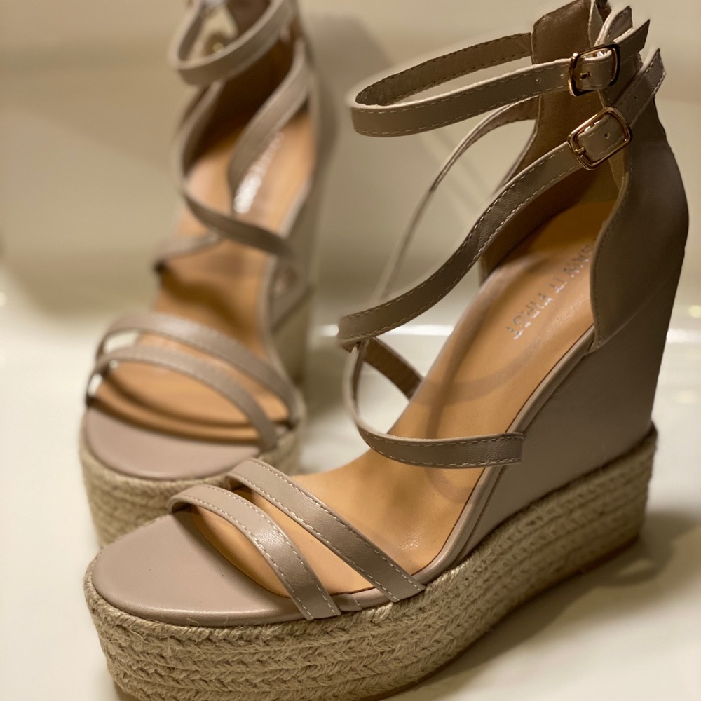 Nude Wedges